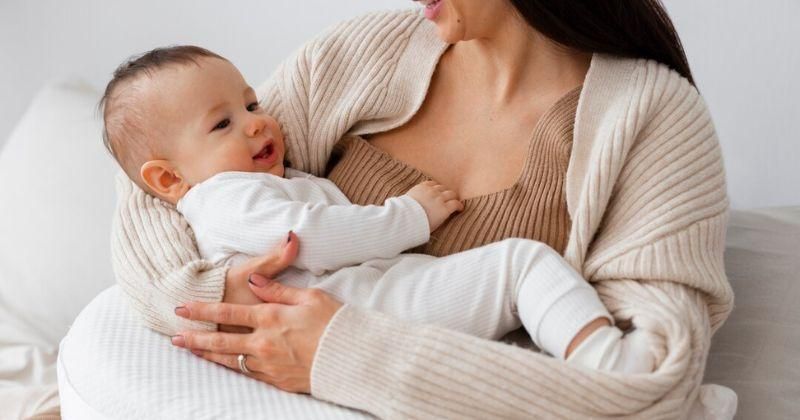 9 Manfaat Sentuhan Mama untuk Tumbuh Kembang Bayi